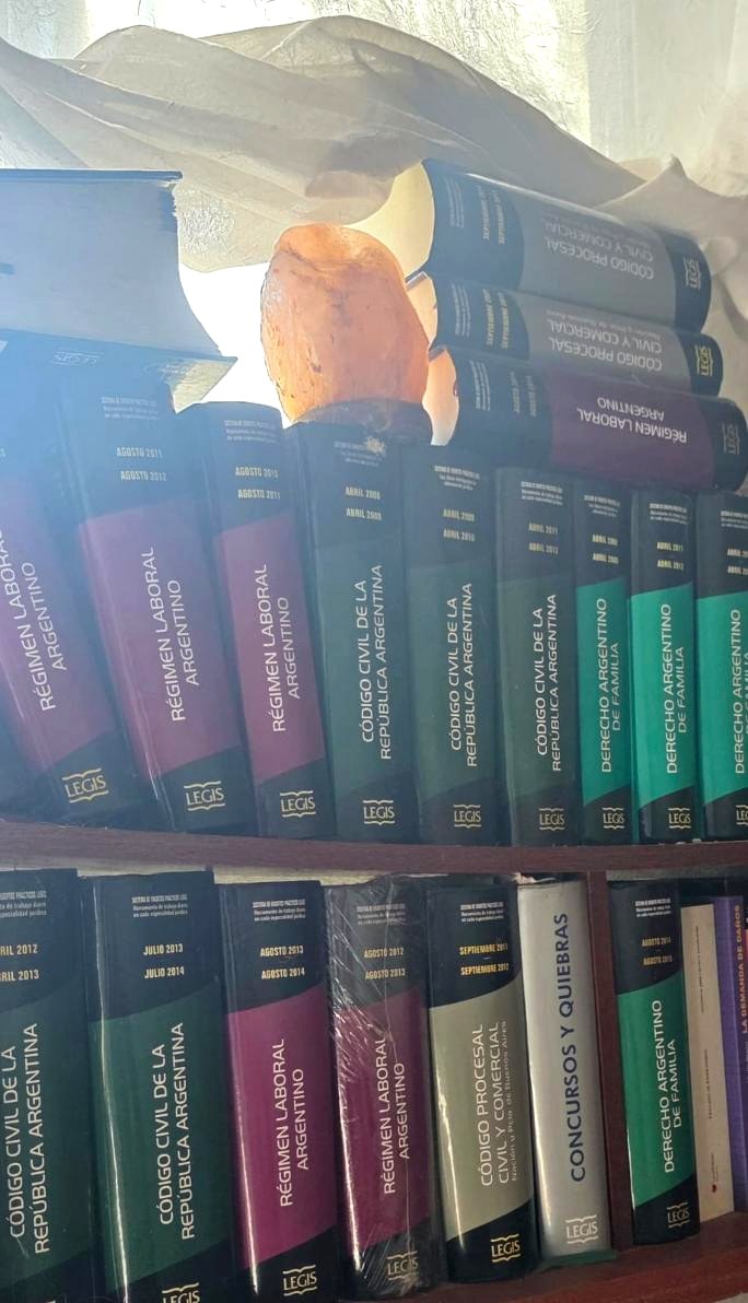 Biblioteca jurídica del Estudio Farola